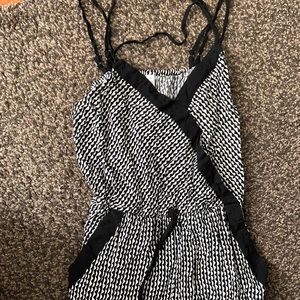 Size M black & white romper!